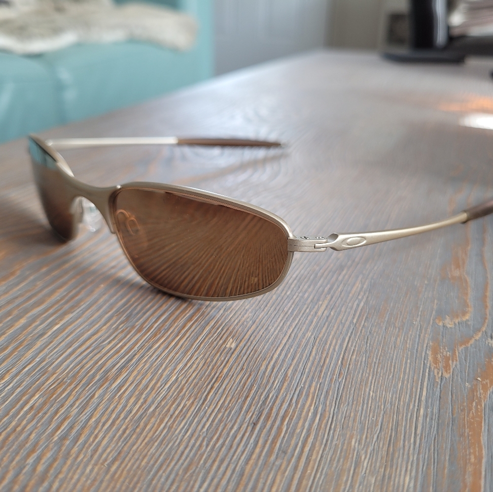 Vintage Oakley 90s t-wire, metal Frame